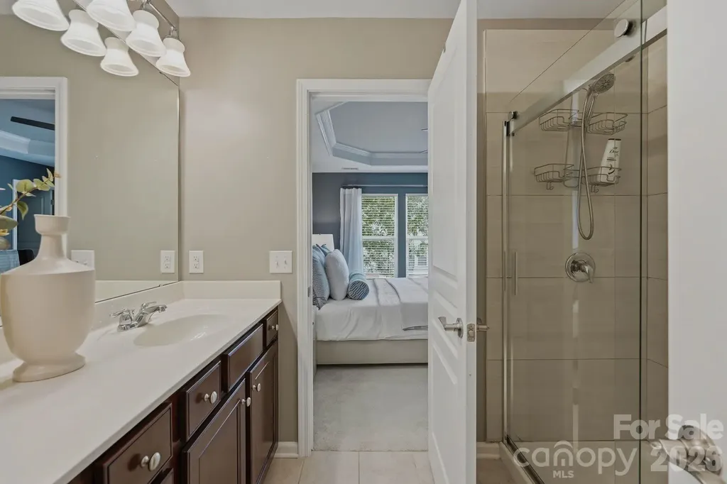2403 Diplomat Lane Charlotte NC 28210