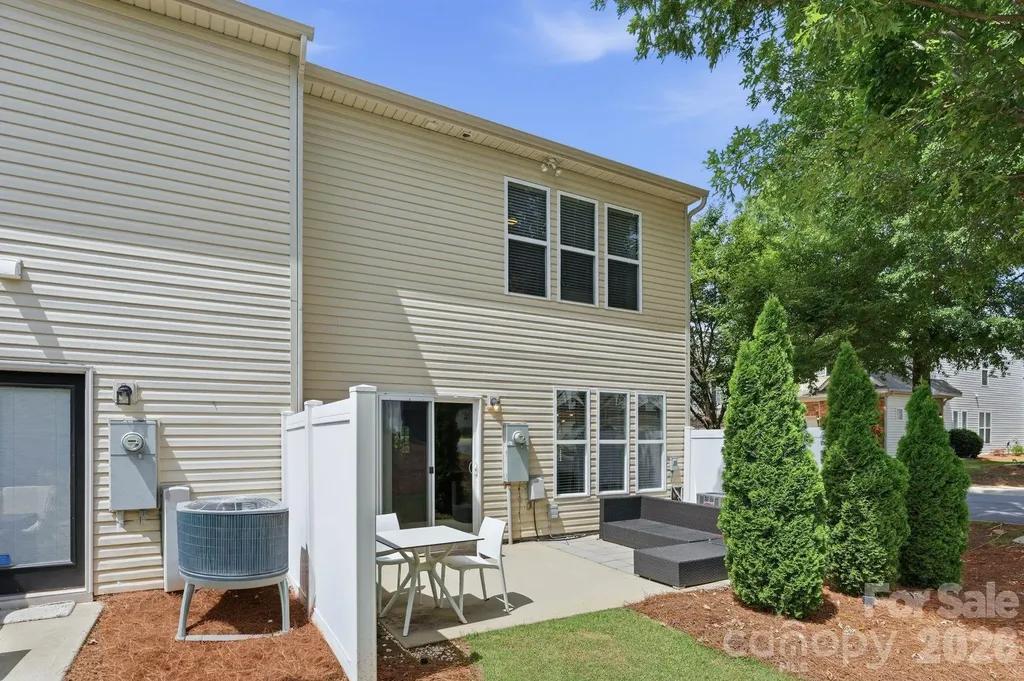 2403 Diplomat Lane Charlotte NC 28210