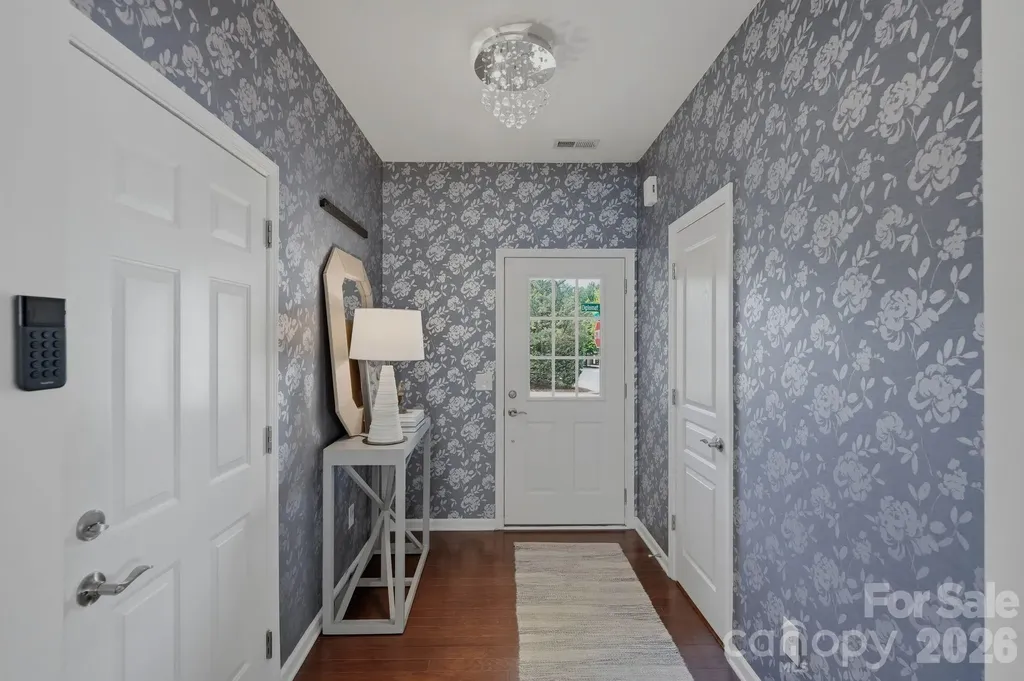 2403 Diplomat Lane Charlotte NC 28210