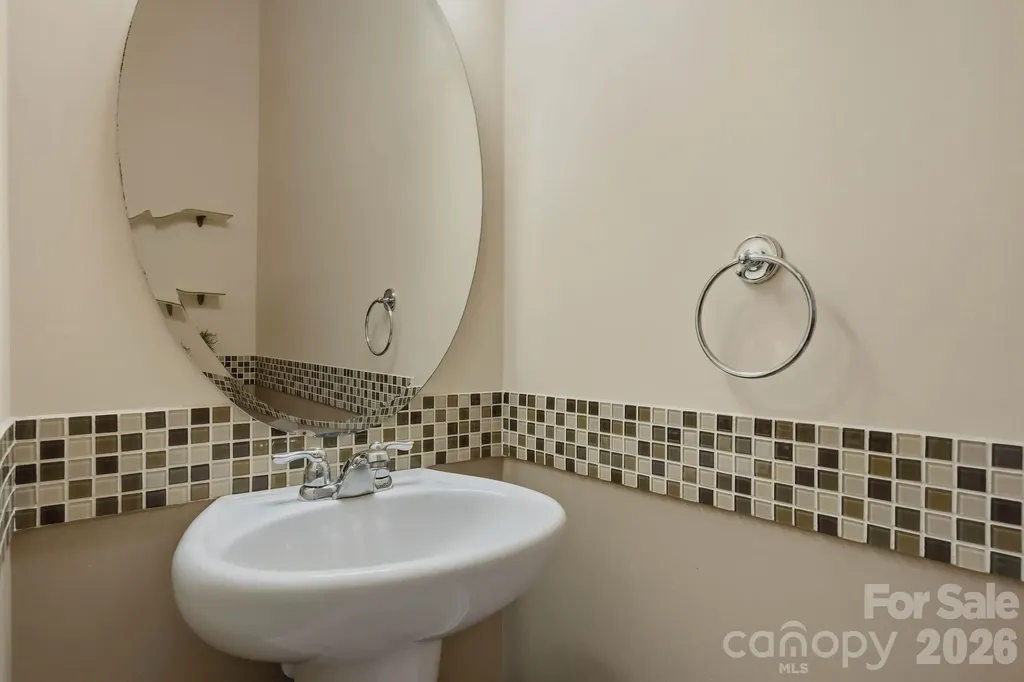 2403 Diplomat Lane Charlotte NC 28210