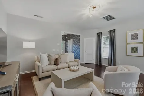 2403 Diplomat Lane Charlotte NC 28210