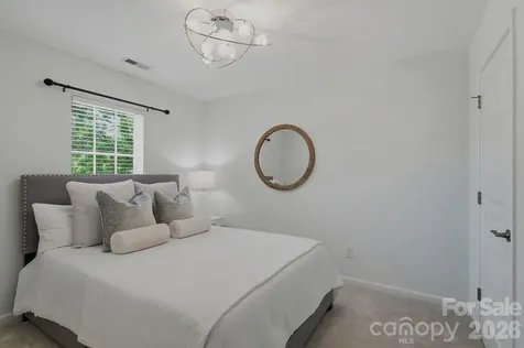 2403 Diplomat Lane Charlotte NC 28210