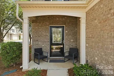 2403 Diplomat Lane Charlotte NC 28210