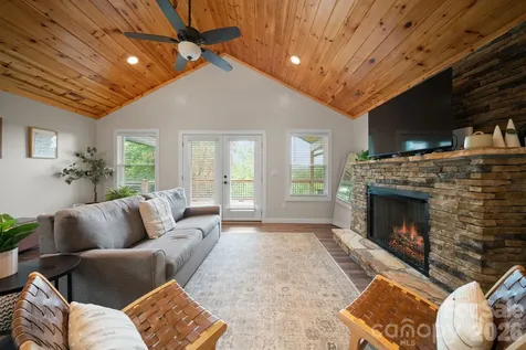 79 Trillium Way Bryson City NC 28713