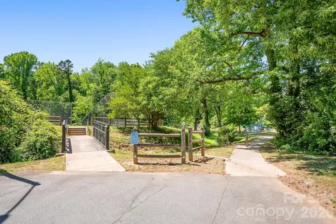3960 Bristol Drive Charlotte NC 28208