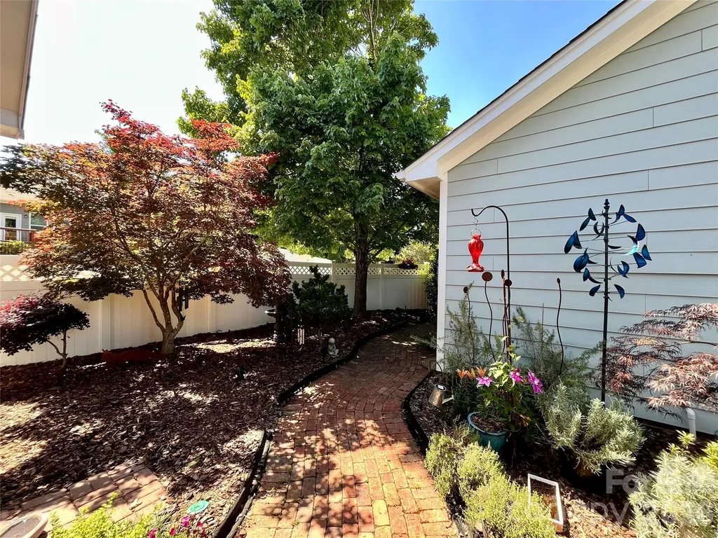 12422 Brenthaven Drive Davidson NC 28036