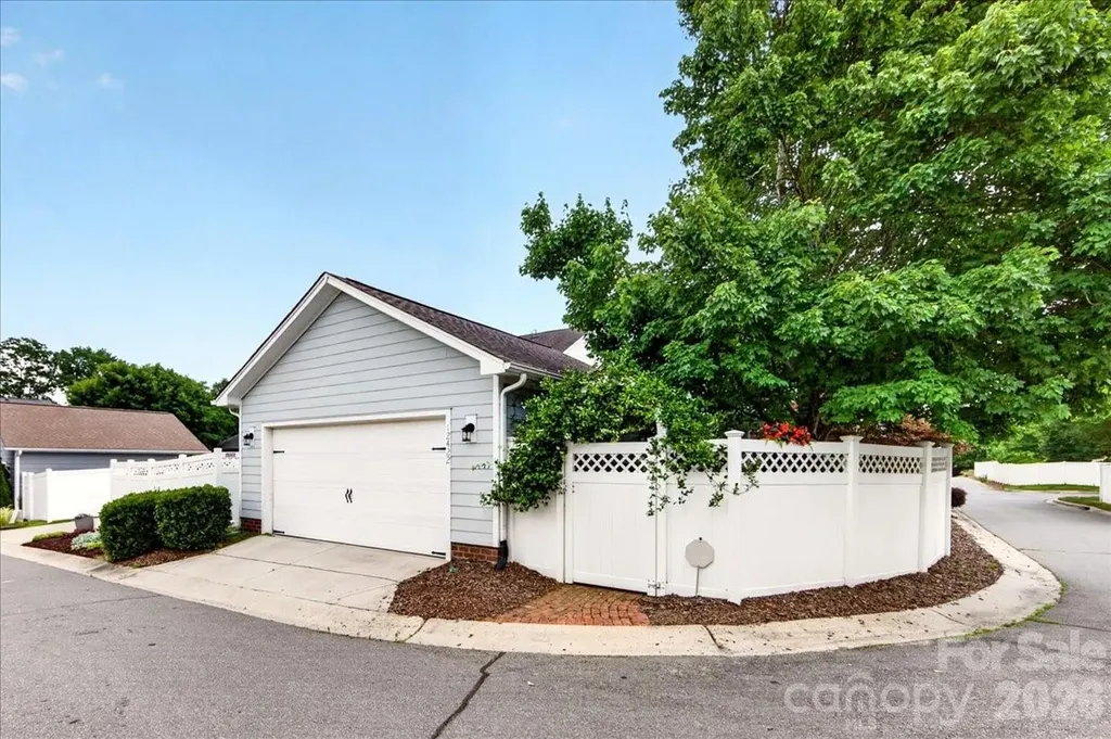 12422 Brenthaven Drive Davidson NC 28036