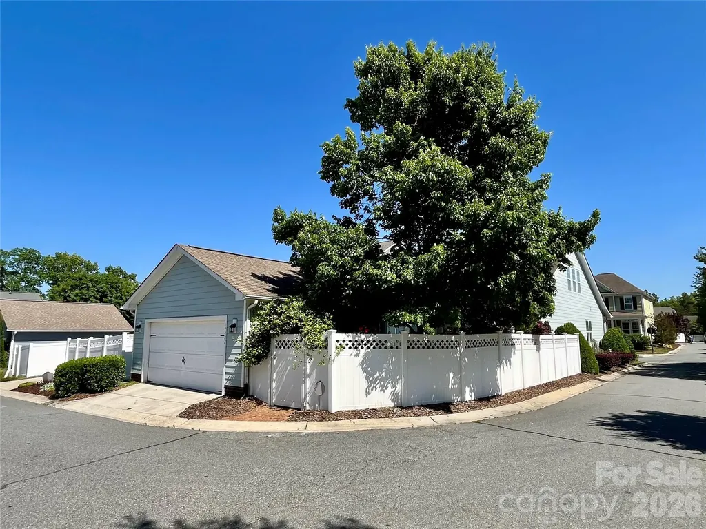 12422 Brenthaven Drive Davidson NC 28036