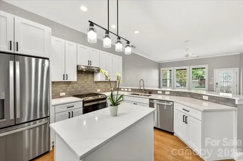 12422 Brenthaven Drive Davidson NC 28036