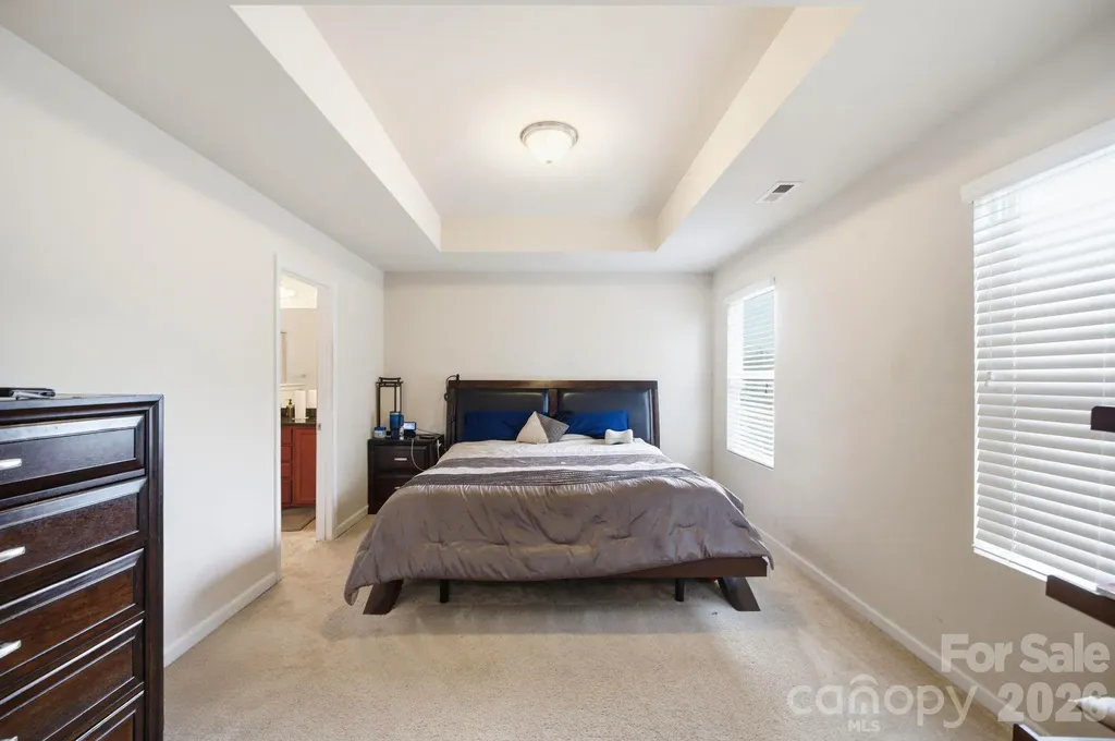 504 Knothole Lane Charlotte NC 28214