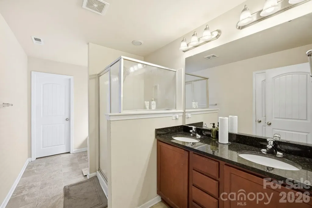 504 Knothole Lane Charlotte NC 28214
