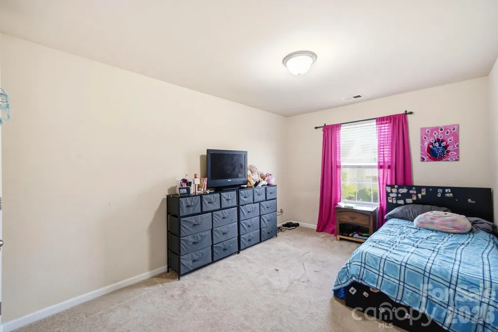 504 Knothole Lane Charlotte NC 28214