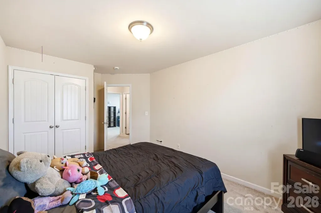 504 Knothole Lane Charlotte NC 28214
