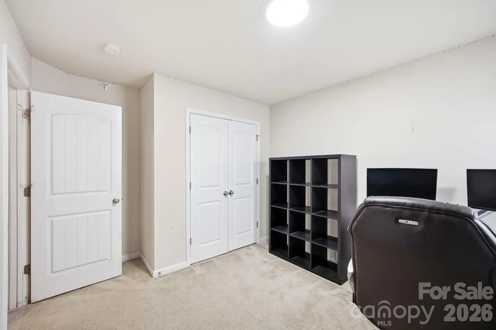 504 Knothole Lane Charlotte NC 28214