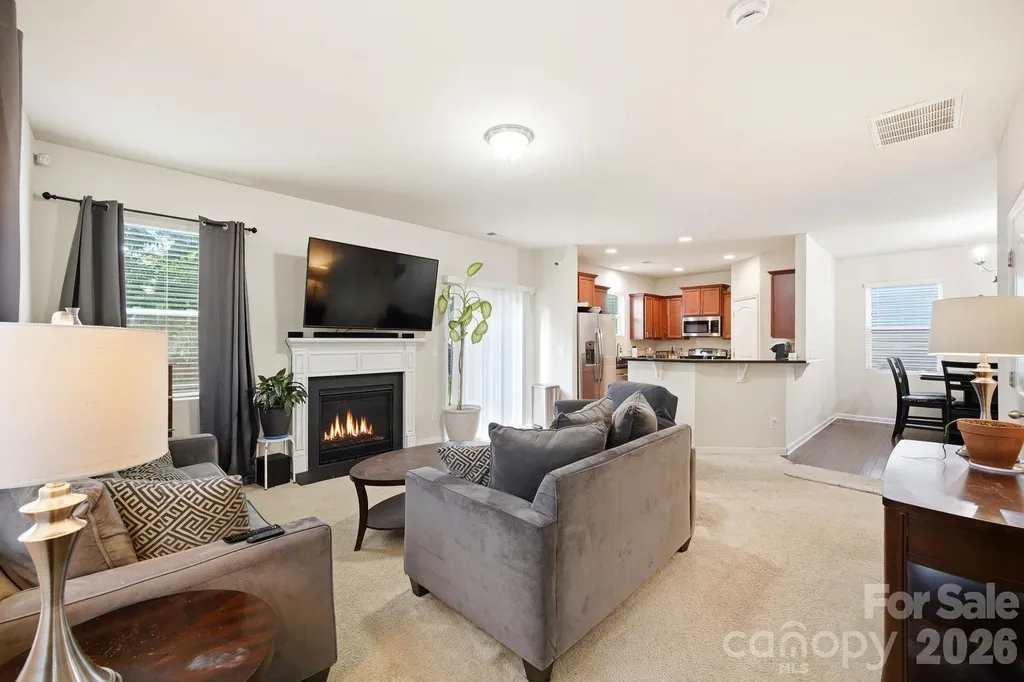 504 Knothole Lane Charlotte NC 28214