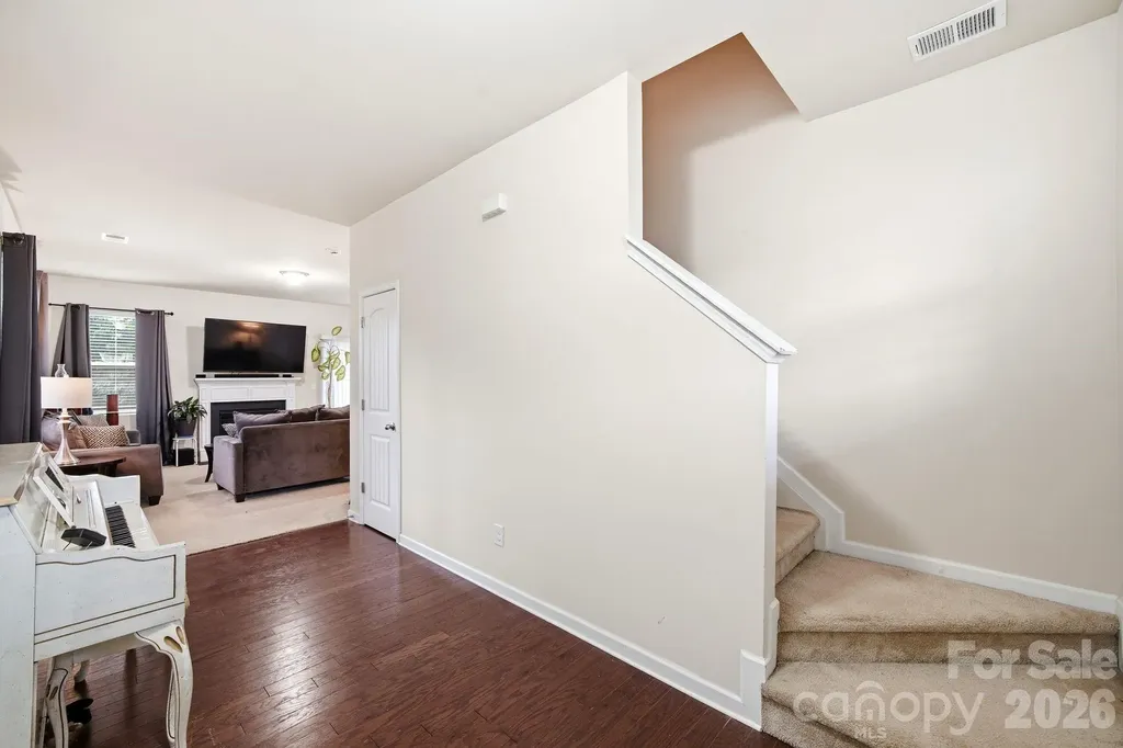 504 Knothole Lane Charlotte NC 28214