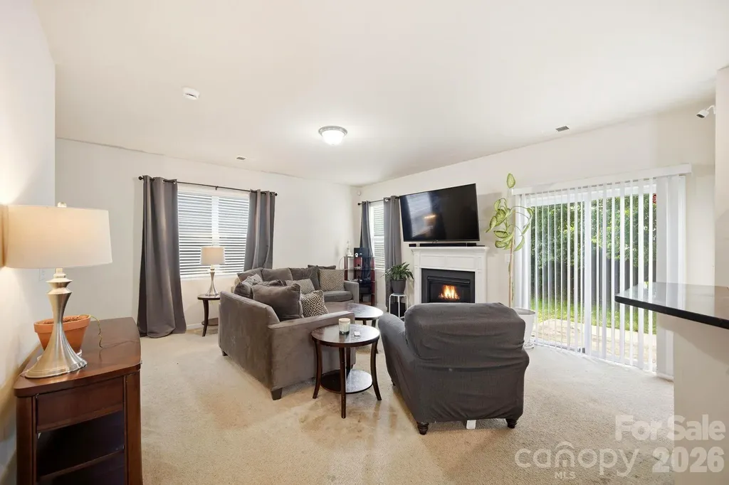 504 Knothole Lane Charlotte NC 28214