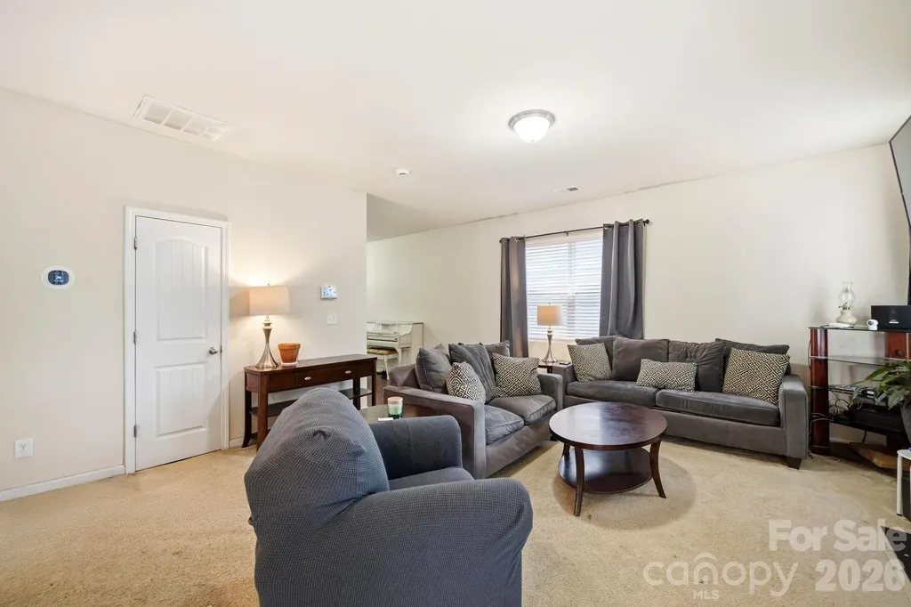 504 Knothole Lane Charlotte NC 28214