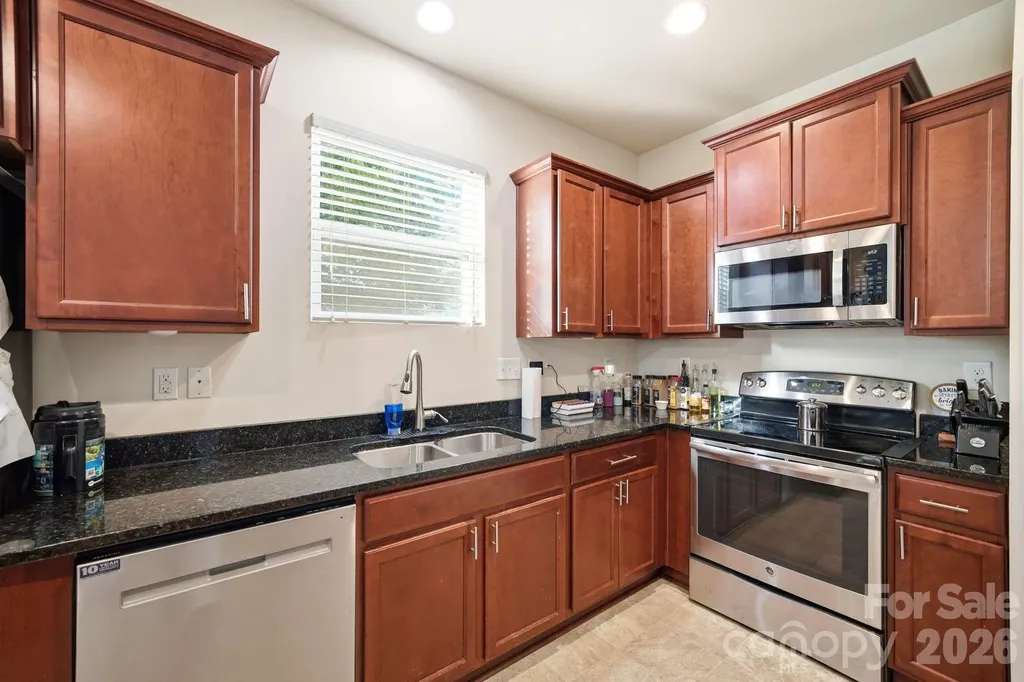 504 Knothole Lane Charlotte NC 28214