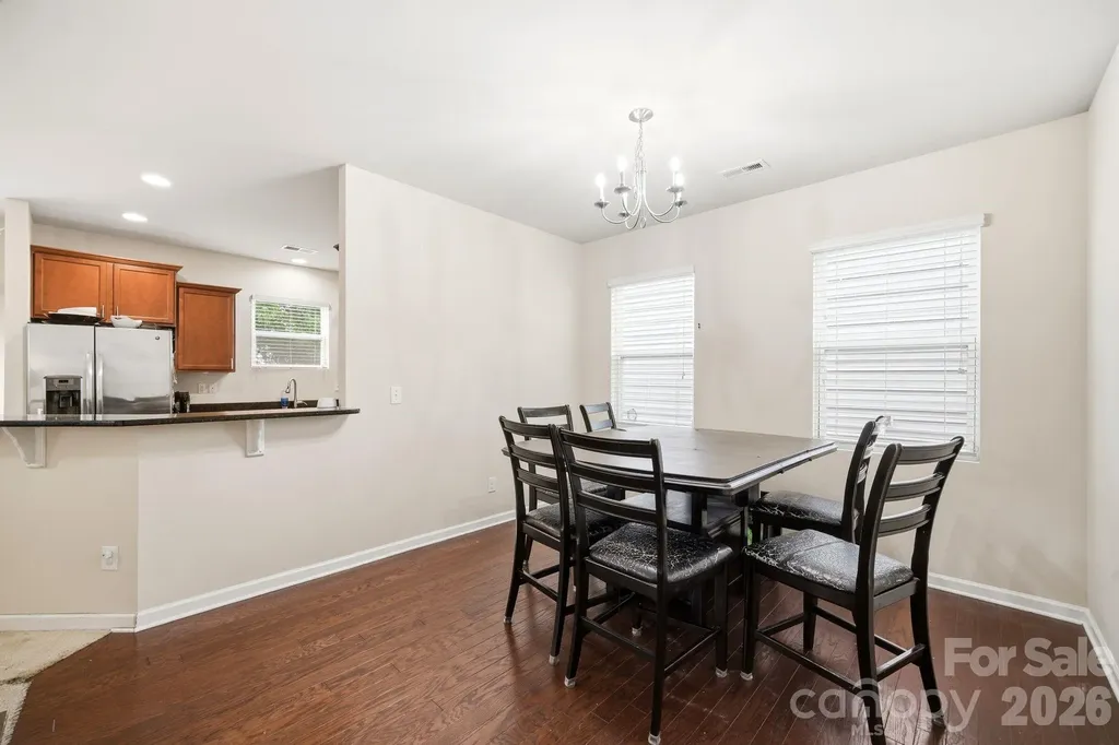 504 Knothole Lane Charlotte NC 28214