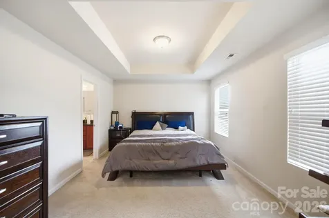 504 Knothole Lane Charlotte NC 28214