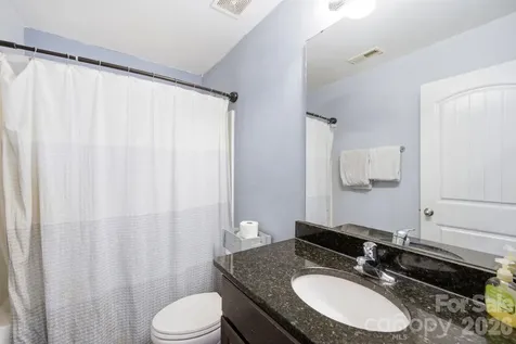 504 Knothole Lane Charlotte NC 28214