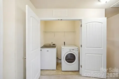 504 Knothole Lane Charlotte NC 28214