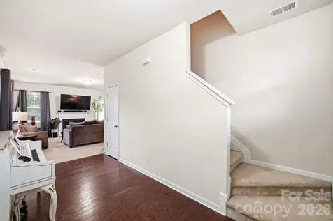 504 Knothole Lane Charlotte NC 28214