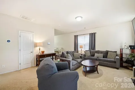 504 Knothole Lane Charlotte NC 28214