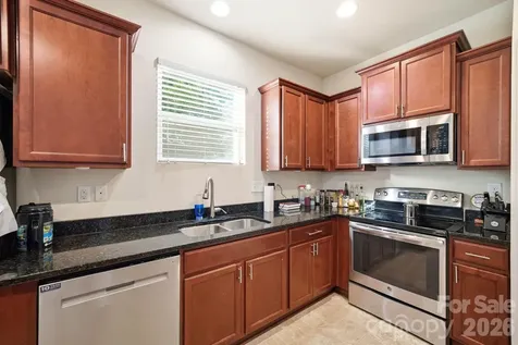 504 Knothole Lane Charlotte NC 28214