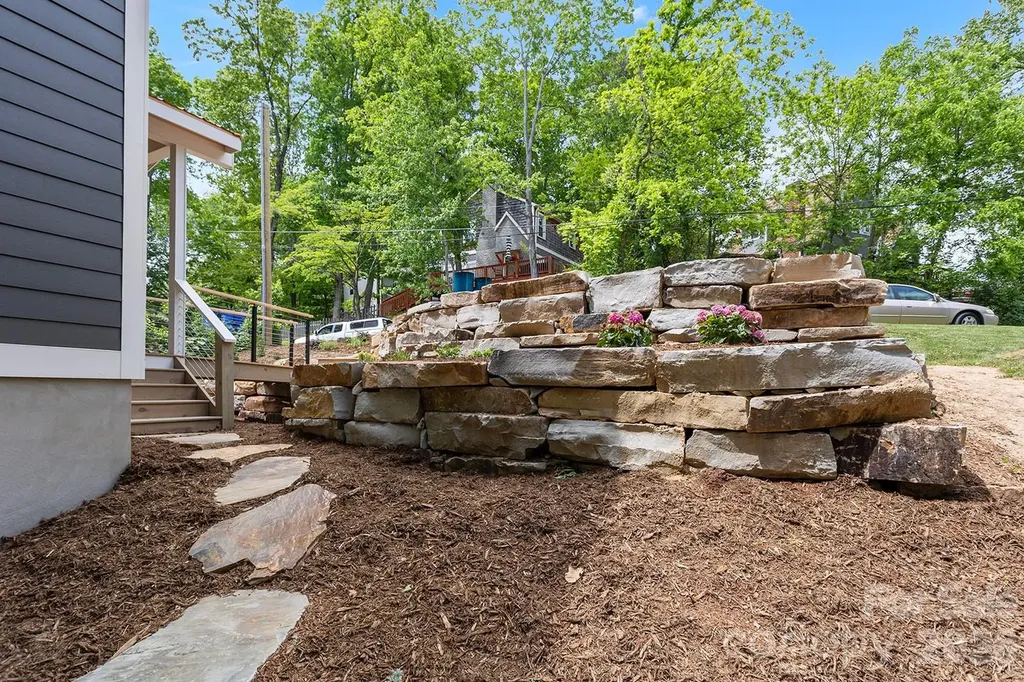121 Laurel Loop Asheville NC 28806