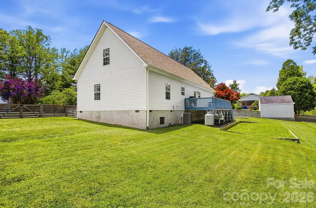 40 Liberty Road Candler NC 28715
