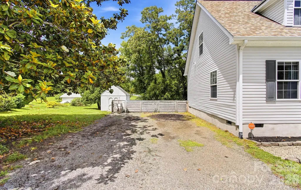 40 Liberty Road Candler NC 28715