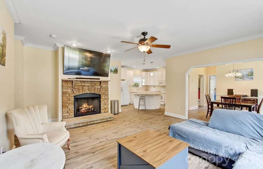 40 Liberty Road Candler NC 28715