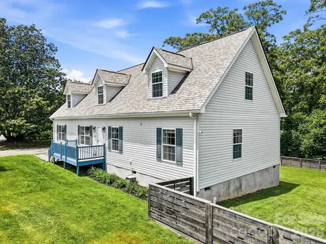 40 Liberty Road Candler NC 28715