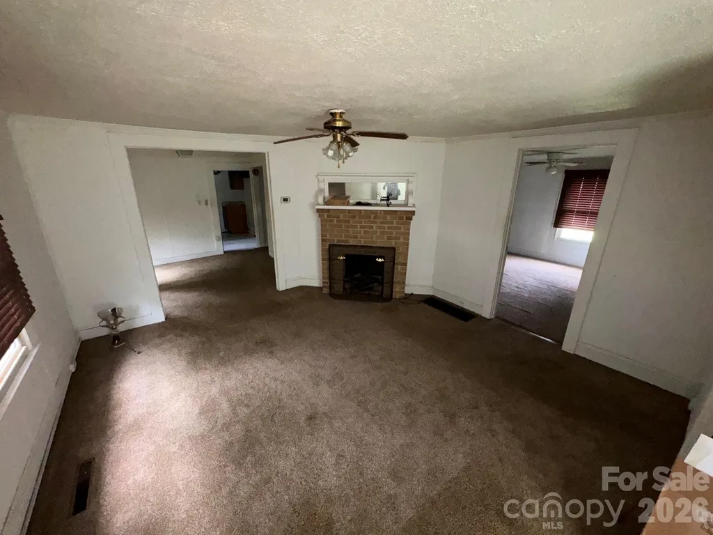 831/833 N Oak Street Hendersonville NC 28739