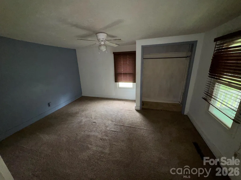 831/833 N Oak Street Hendersonville NC 28739