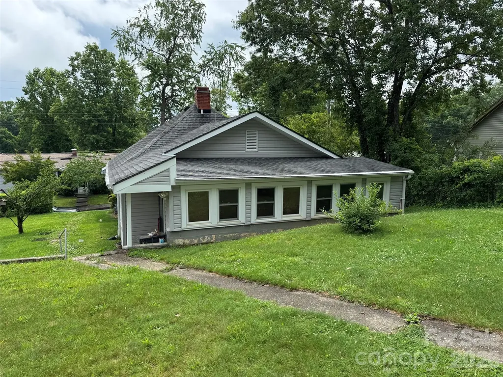 831/833 N Oak Street Hendersonville NC 28739