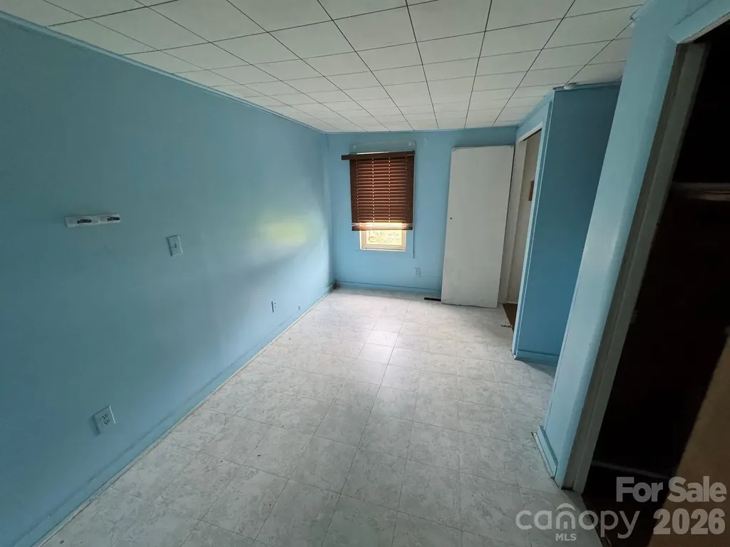 831/833 N Oak Street Hendersonville NC 28739