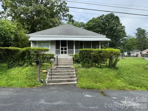 831/833 N Oak Street Hendersonville NC 28739