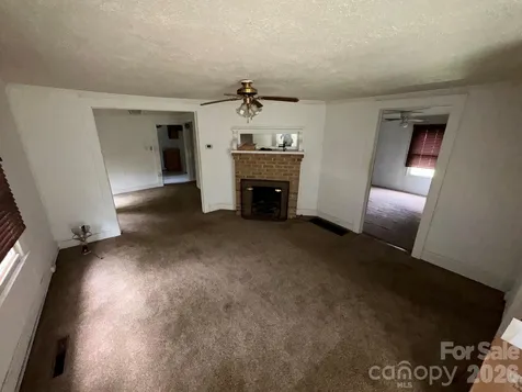 831/833 N Oak Street Hendersonville NC 28739