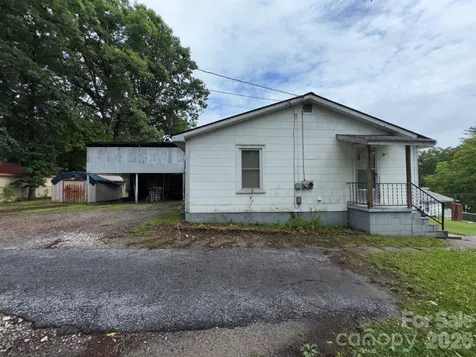 831/833 N Oak Street Hendersonville NC 28739