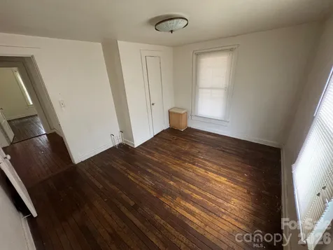 831/833 N Oak Street Hendersonville NC 28739