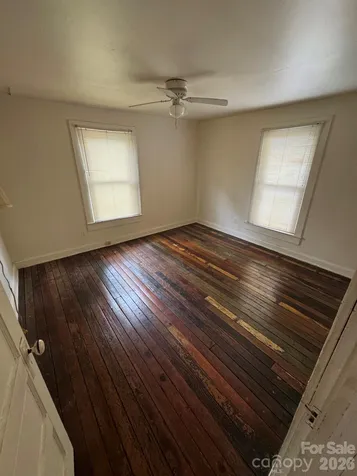 831/833 N Oak Street Hendersonville NC 28739