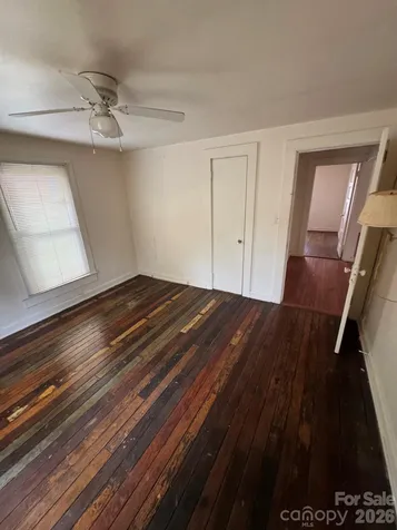 831/833 N Oak Street Hendersonville NC 28739