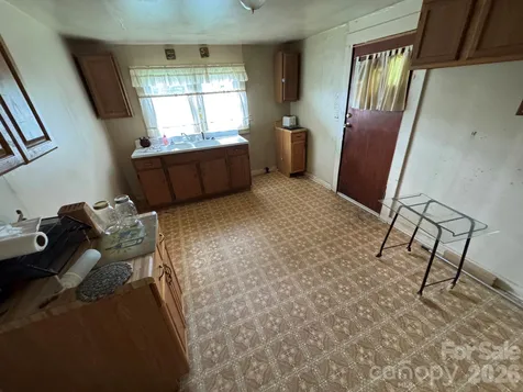 831/833 N Oak Street Hendersonville NC 28739