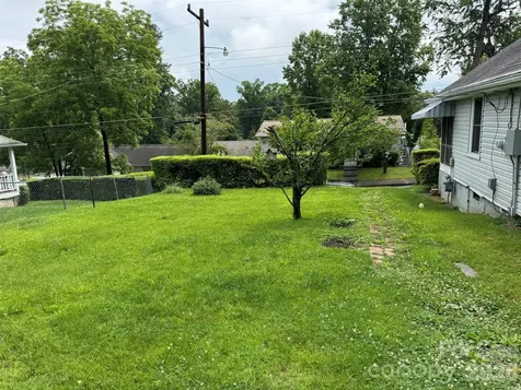 831/833 N Oak Street Hendersonville NC 28739