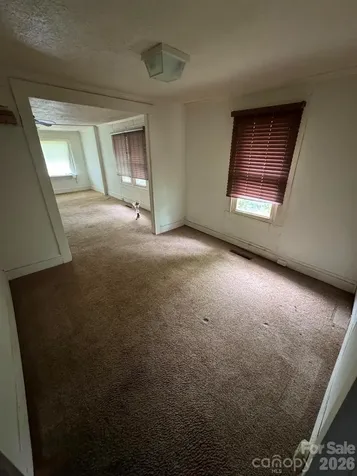 831/833 N Oak Street Hendersonville NC 28739