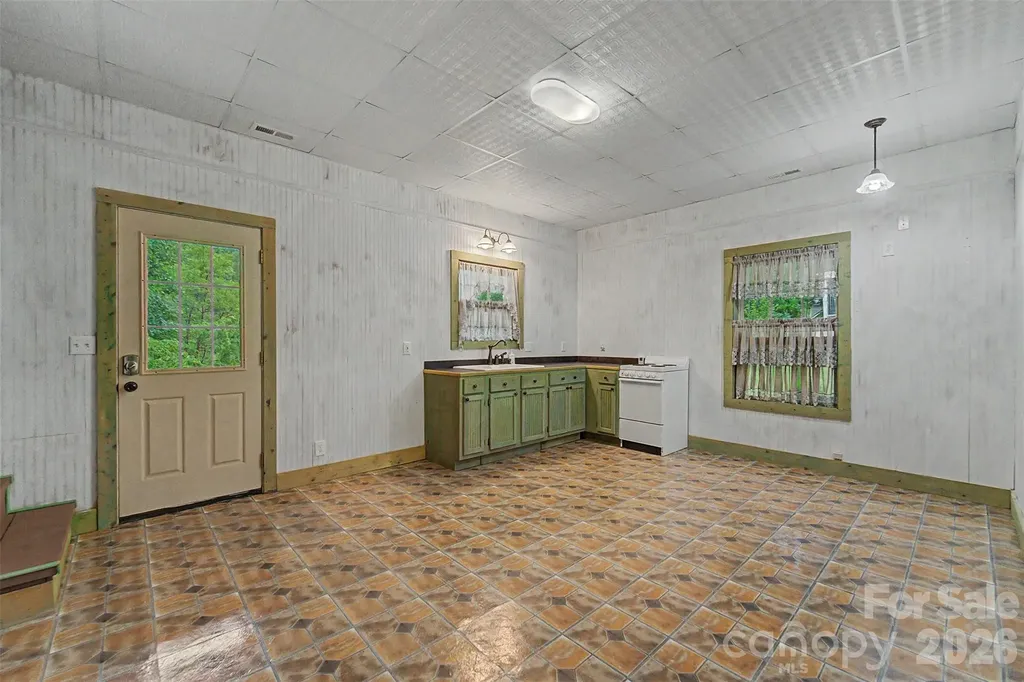77 Pigeon Creek Trail Bryson City NC 28713