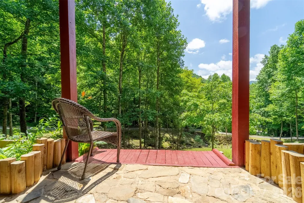 77 Pigeon Creek Trail Bryson City NC 28713
